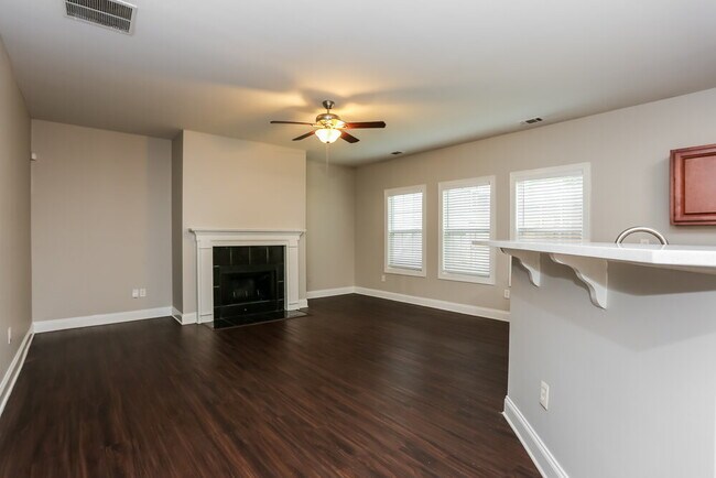 Building Photo - 5941 Apple Grove Rd NE