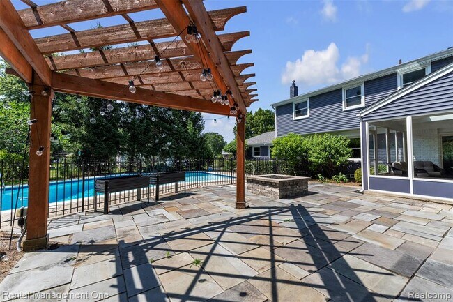 Building Photo - 3015 High Pointe Ct
