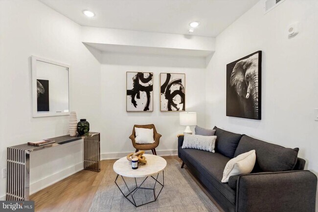 Building Photo - 367 W Hortter St