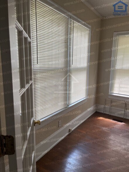 Building Photo - 3810 Provence St