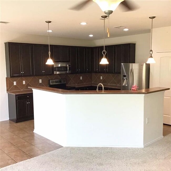 Building Photo - Extensive solar panels resulting in minimal to no electric cost. Dont Miss out!