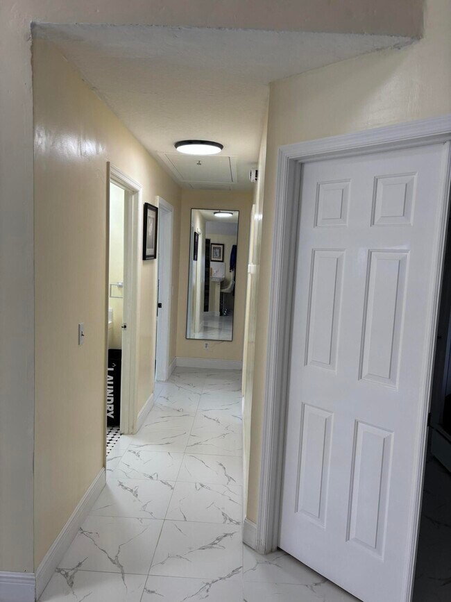 Building Photo - 5359 SE Dell St