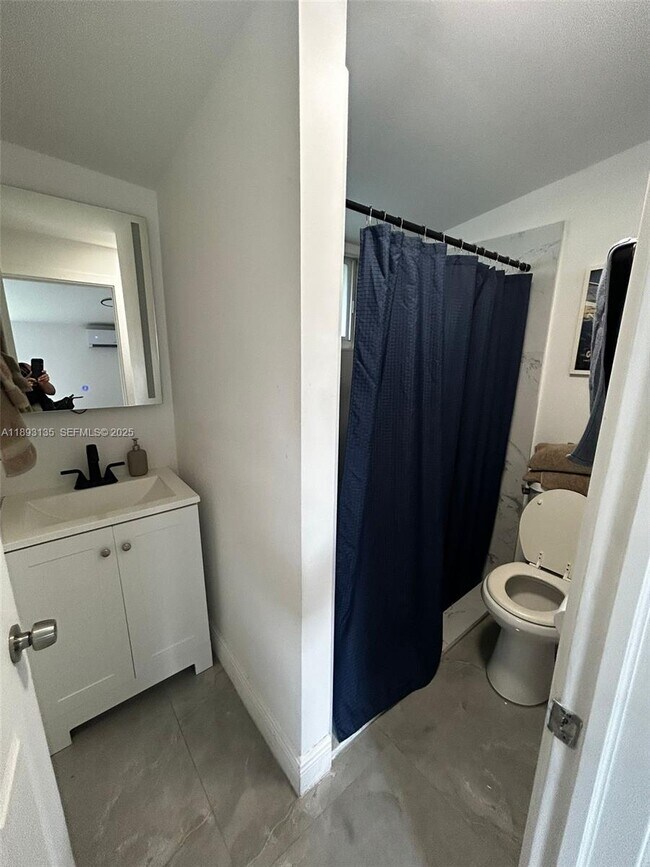 Building Photo - 1947 NW 33rd St