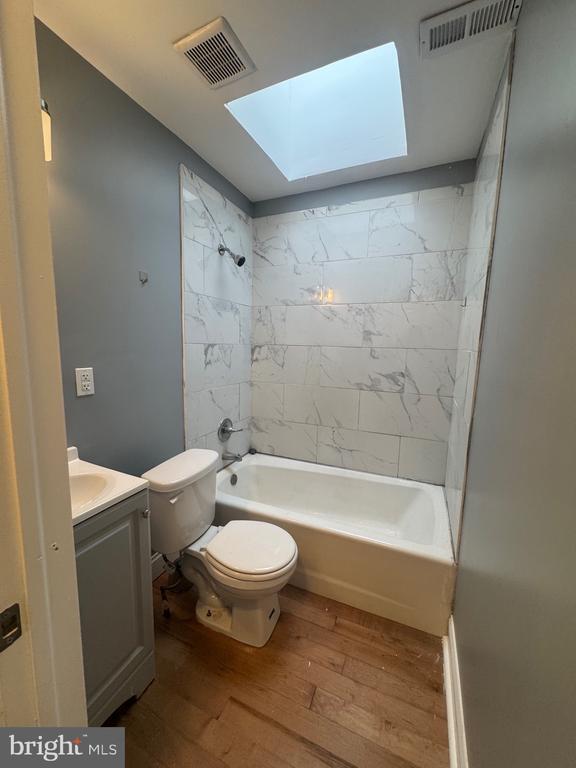 Building Photo - 3221 Lyndale Ave