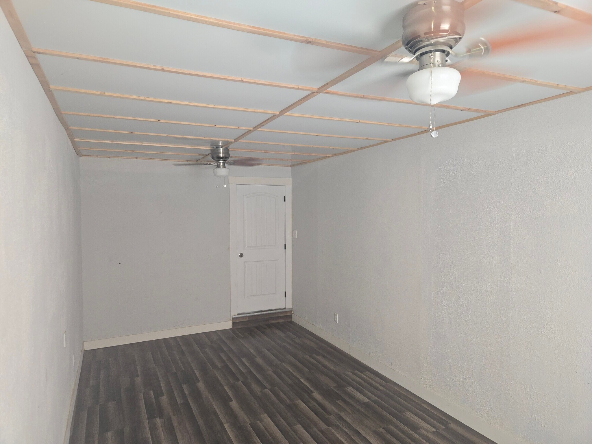 Building Photo - 303 E Amber St