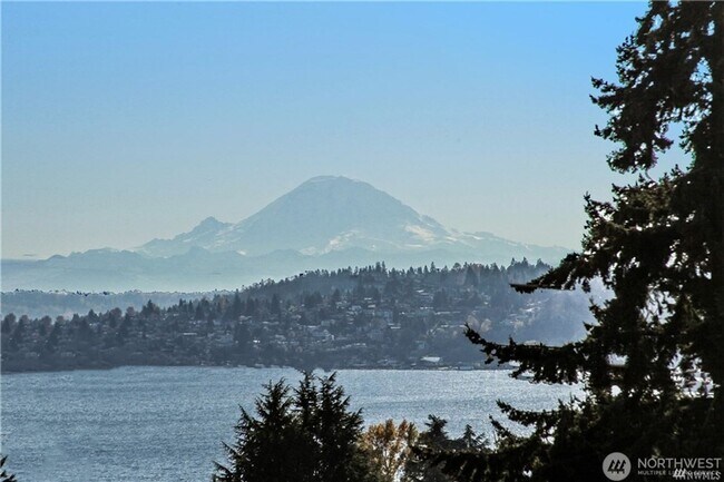 Building Photo - 4Bd/3.5Ba Seattle Home