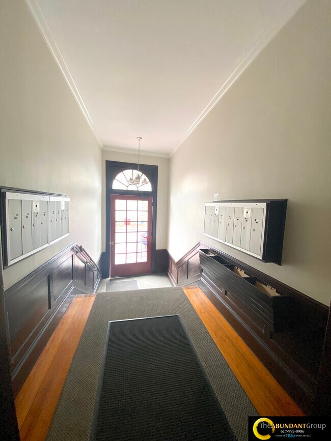 Building Photo - 371 Harvard St