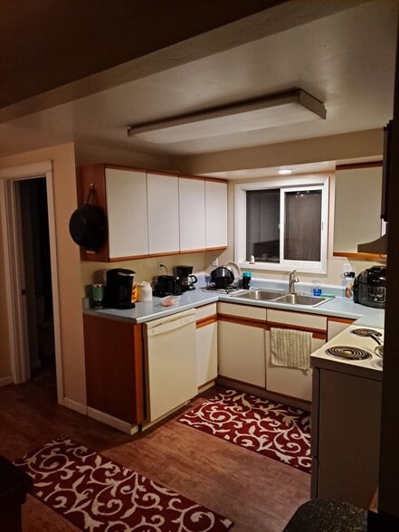 Building Photo - 1358 NW Hall Dr