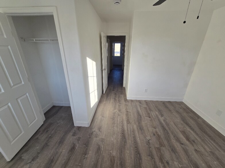 Building Photo - 5117 S 15th Pl