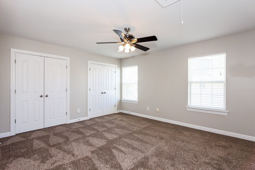 Building Photo - 2870 Island Point Dr NW