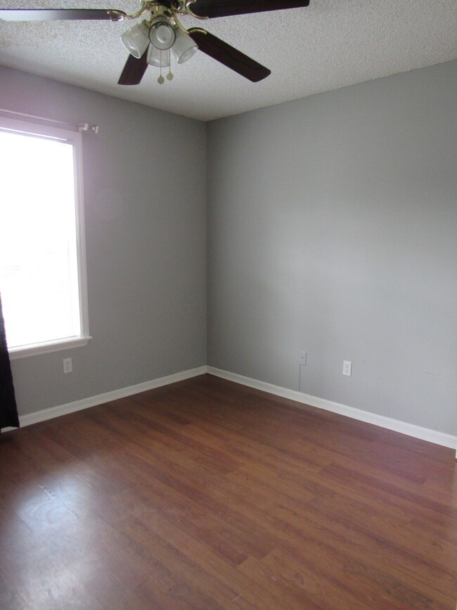 Building Photo - 2 Bedroom in Chadwyck Place