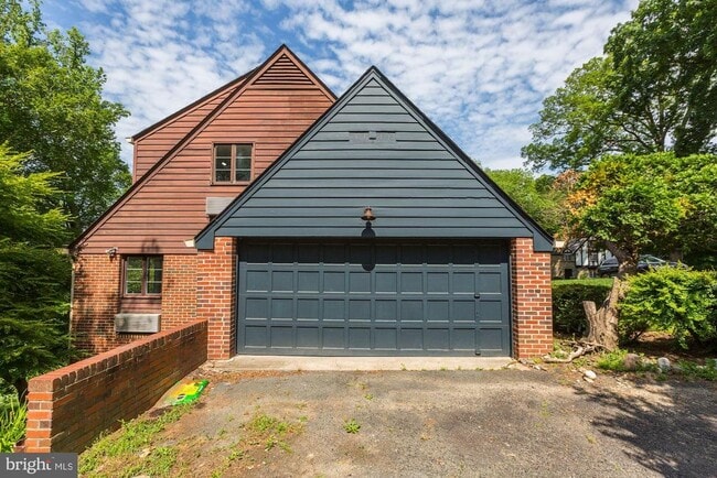 Building Photo - 5204 Westwood Dr