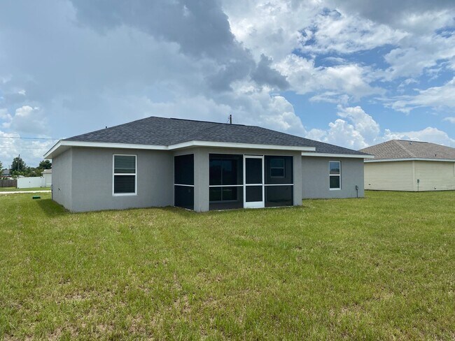 Building Photo - 13 Poplar Ln