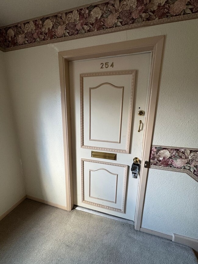 Building Photo - GREAT SPACIOUS CONDO | GATED | MEDICAL CEN...