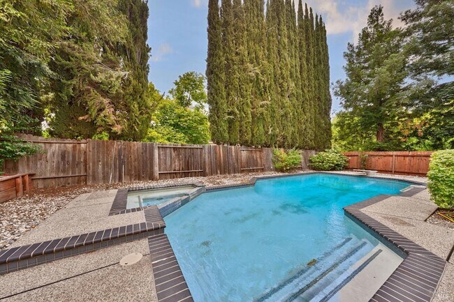 Building Photo - 3500 Crownridge Dr