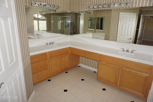 Building Photo - 2033 Yellowthroat Pl