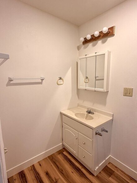 Building Photo - 615 Shasta Ave