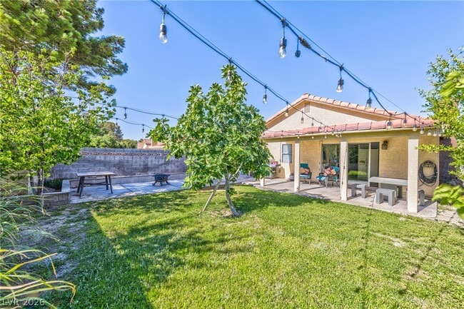 Building Photo - 640 Whispering Palms Dr