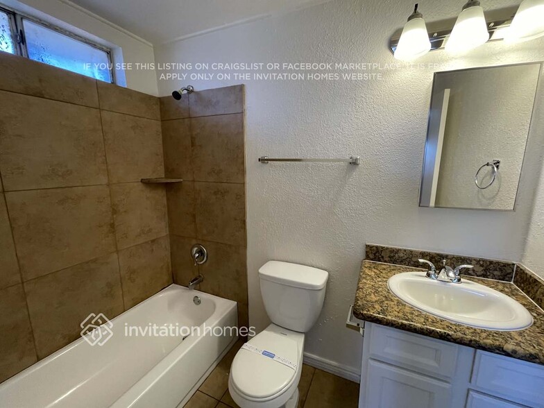 Building Photo - 3416 W Poinsettia Dr