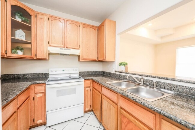Building Photo - 1000 Ranchway Dr