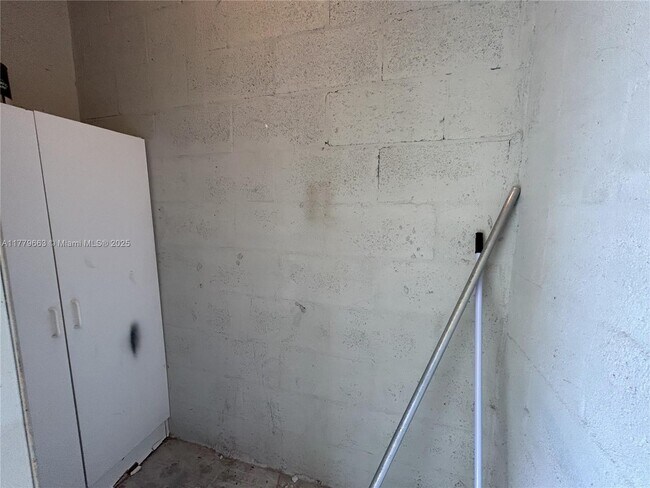 Building Photo - 6331 La Costa Dr