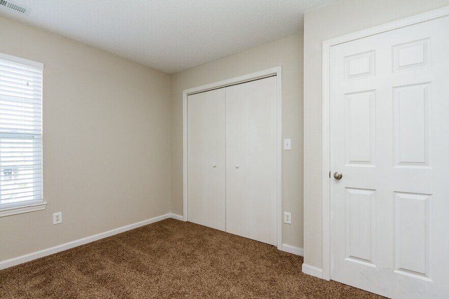 Building Photo - 15469 Fawn Meadow Dr