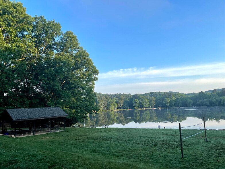 Eastwood Lake - 2117 N Lakeshore Dr
