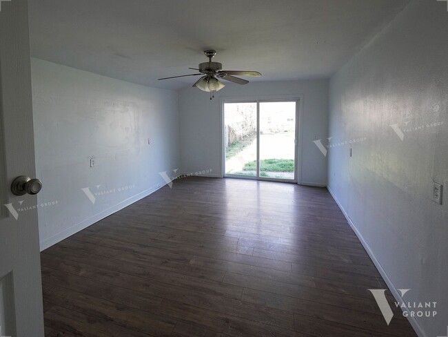 Building Photo - Spacious 3 Bedroom, 2 Bathroom Rental Home...