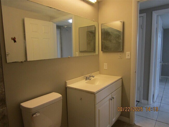 Building Photo - 1155 Royalwood Dr