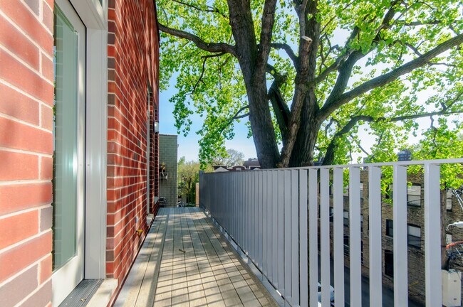 Building Photo - 2812 N Mildred Ave