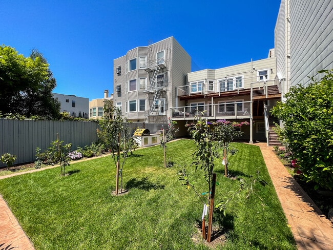 Building Photo - 2255 Beach St