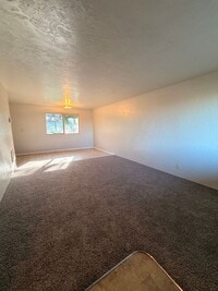 Building Photo - 2-Bedroom Townhouse style apartment