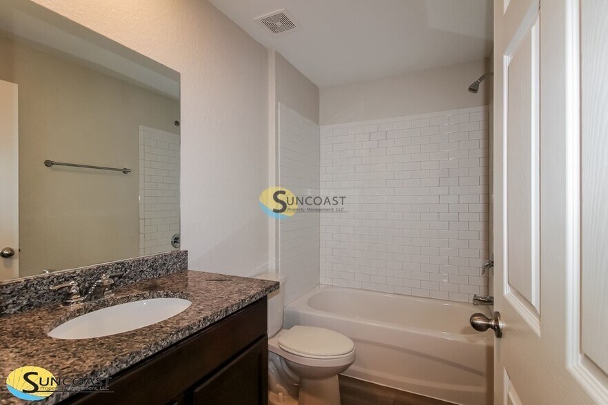 Building Photo - 19 Locust Ln