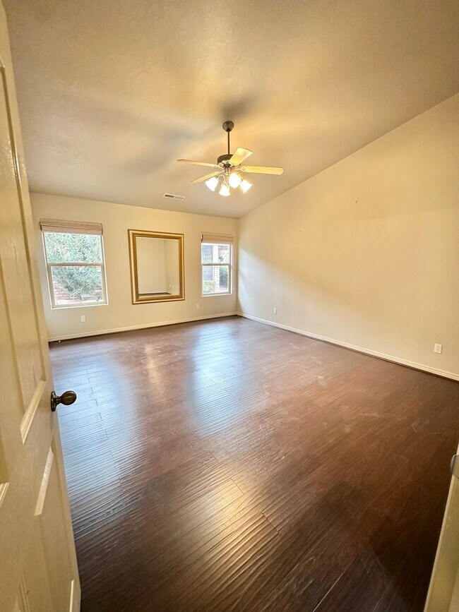 Building Photo - 3 Bedroom Home + an office on Southgate Golf Course.