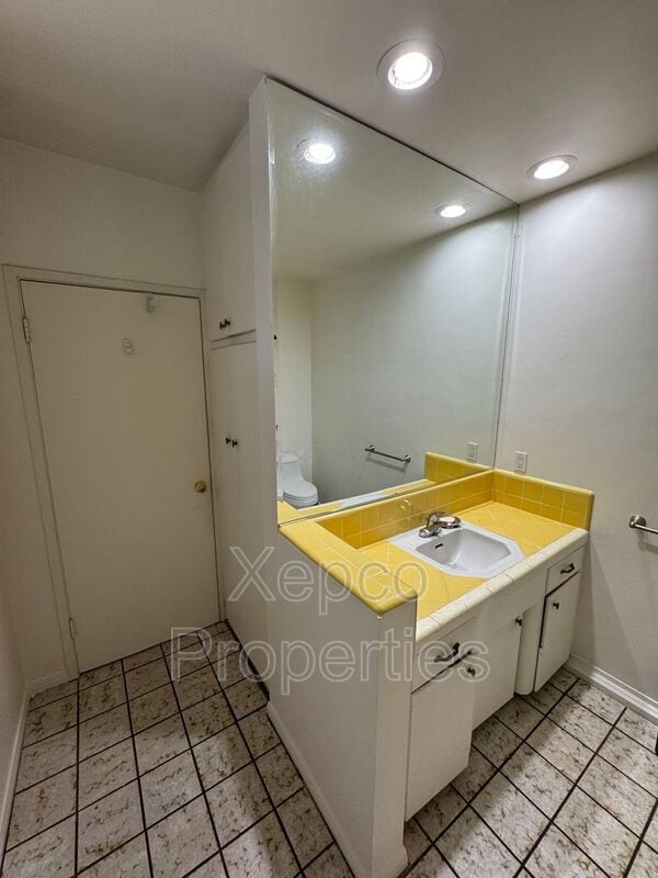 Building Photo - 430 Avenida Ortega