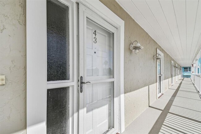 Building Photo - 433 Paula Dr S