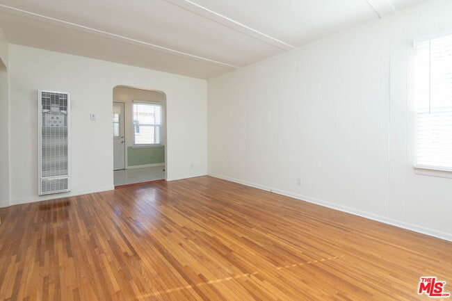 Primary Photo - 2594 Amherst Ave