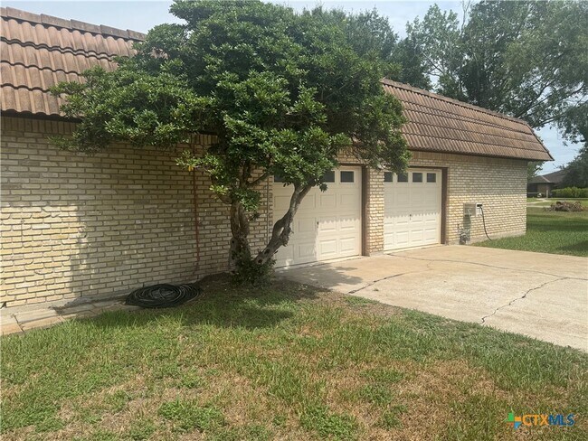 Building Photo - 6 Ramona Ln