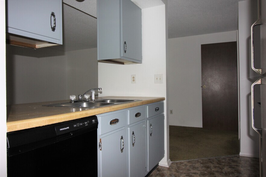 Building Photo - 8200 Mahogany Dr