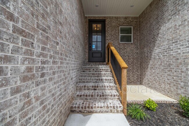 Building Photo - 1041 Whistler St