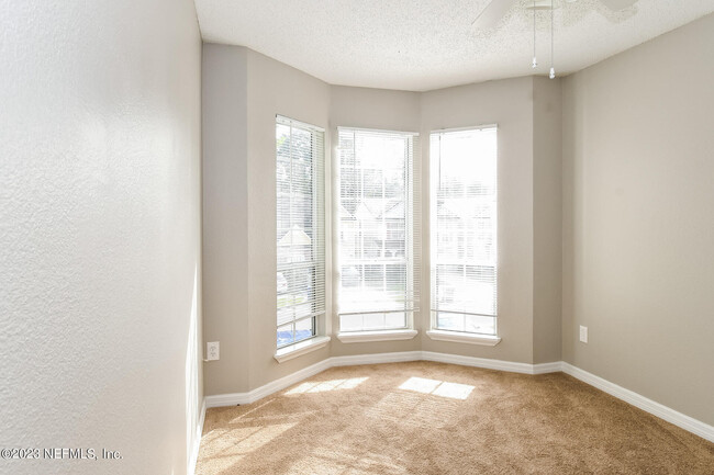 Building Photo - 10994 Traci Lynn Dr
