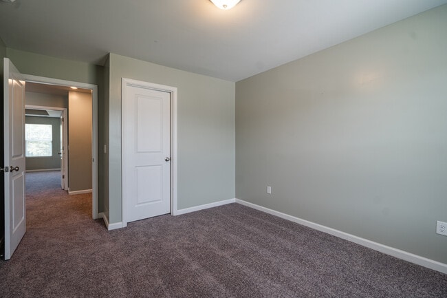 Building Photo - 242 Enclave Wy