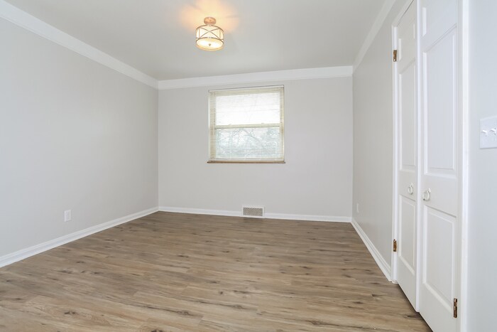 Building Photo - 5565 Fairwood Rd