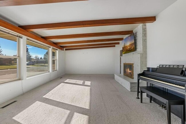 Building Photo - 216 Diana Dr