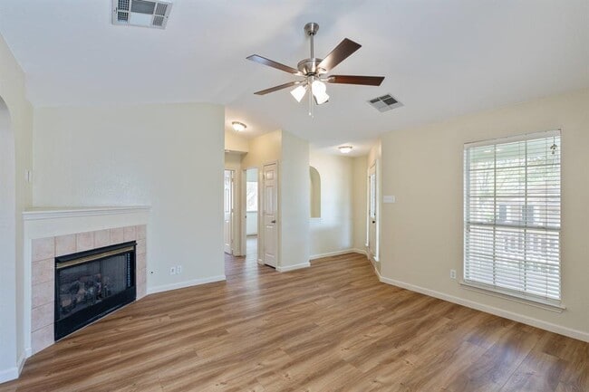 Building Photo - 5911 Steiner