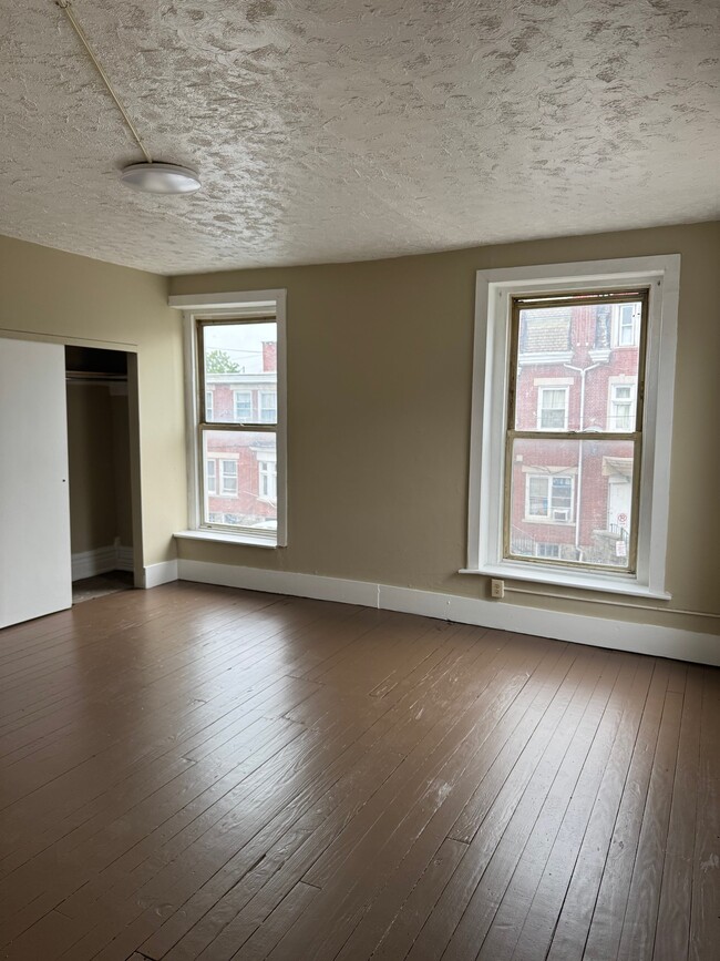 Building Photo - 302 N 14th St