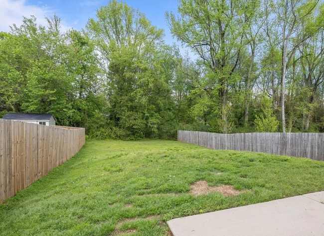 Building Photo - 2821 Shamrock Dr