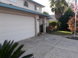 Building Photo - 607 Lawton Ave