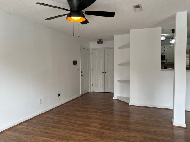 Building Photo - 6704 W Friendly Ave