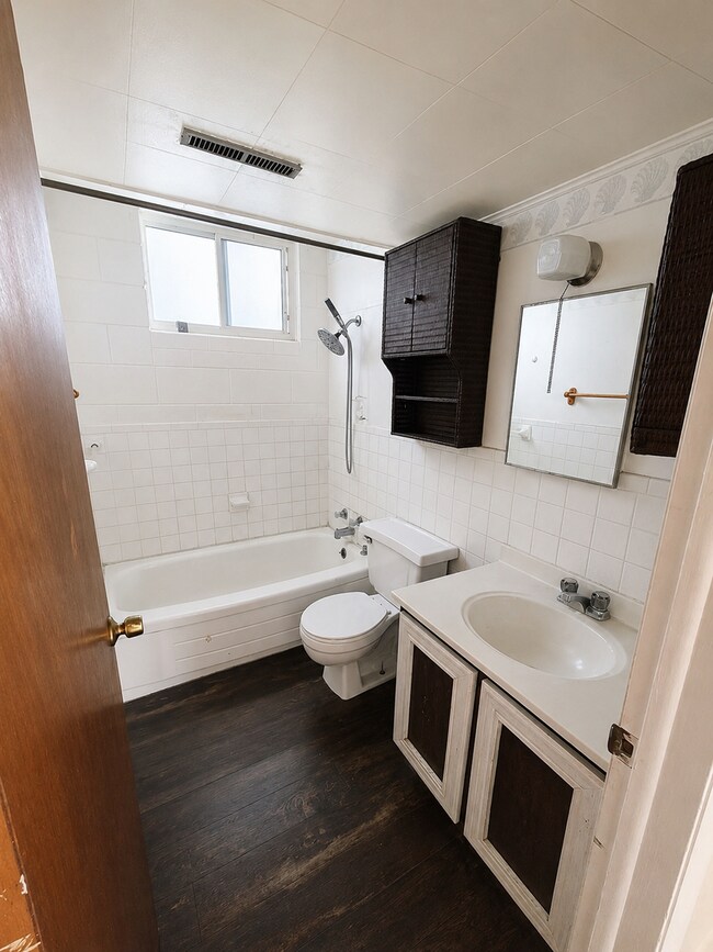 Building Photo - 355 S 100 E